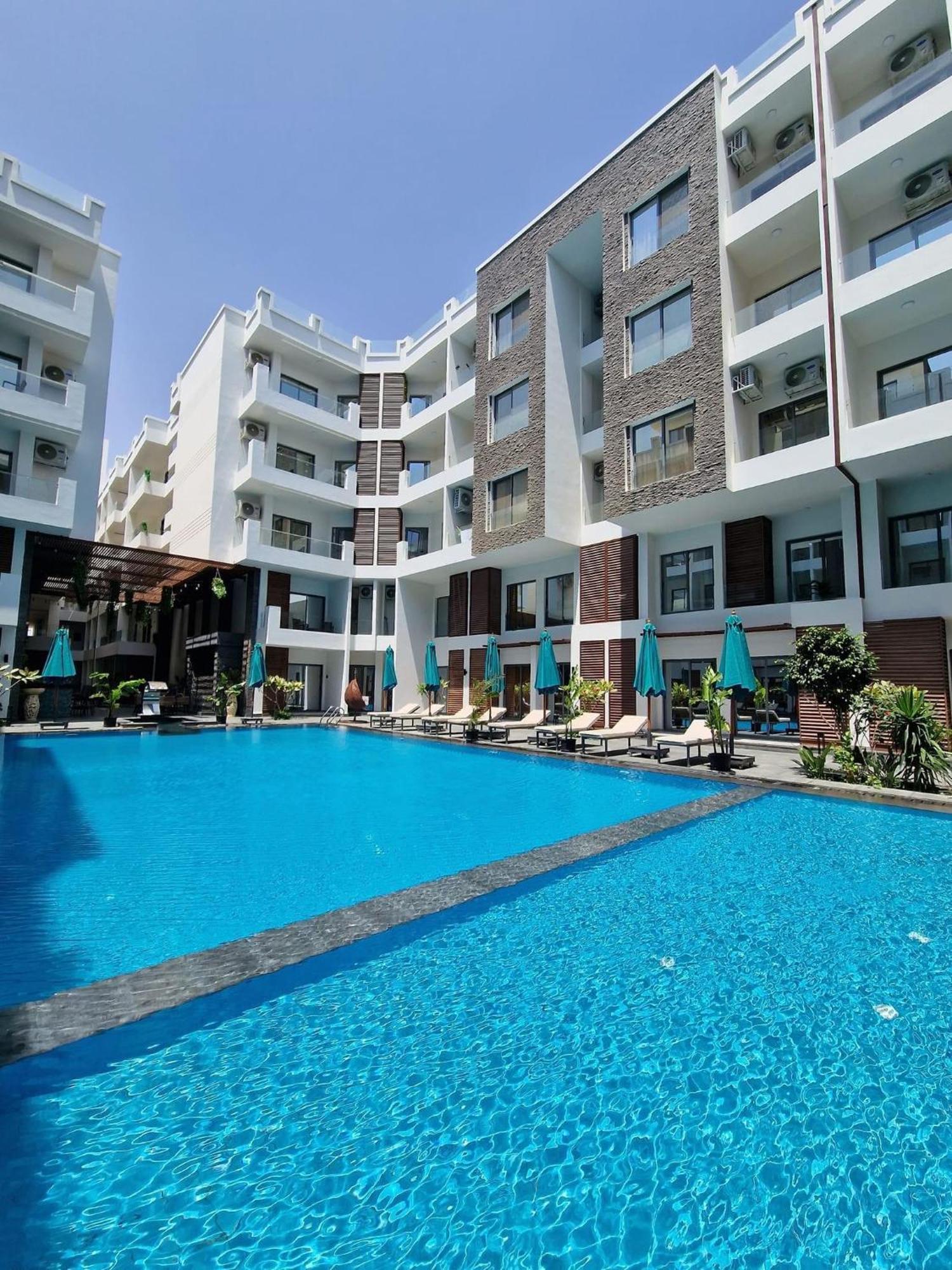 Sanctuary Sunlit Hurghada Haven With 4 Pools, Rooftop Sunsets & Gourmet Bites Steps Away ภายนอก รูปภาพ